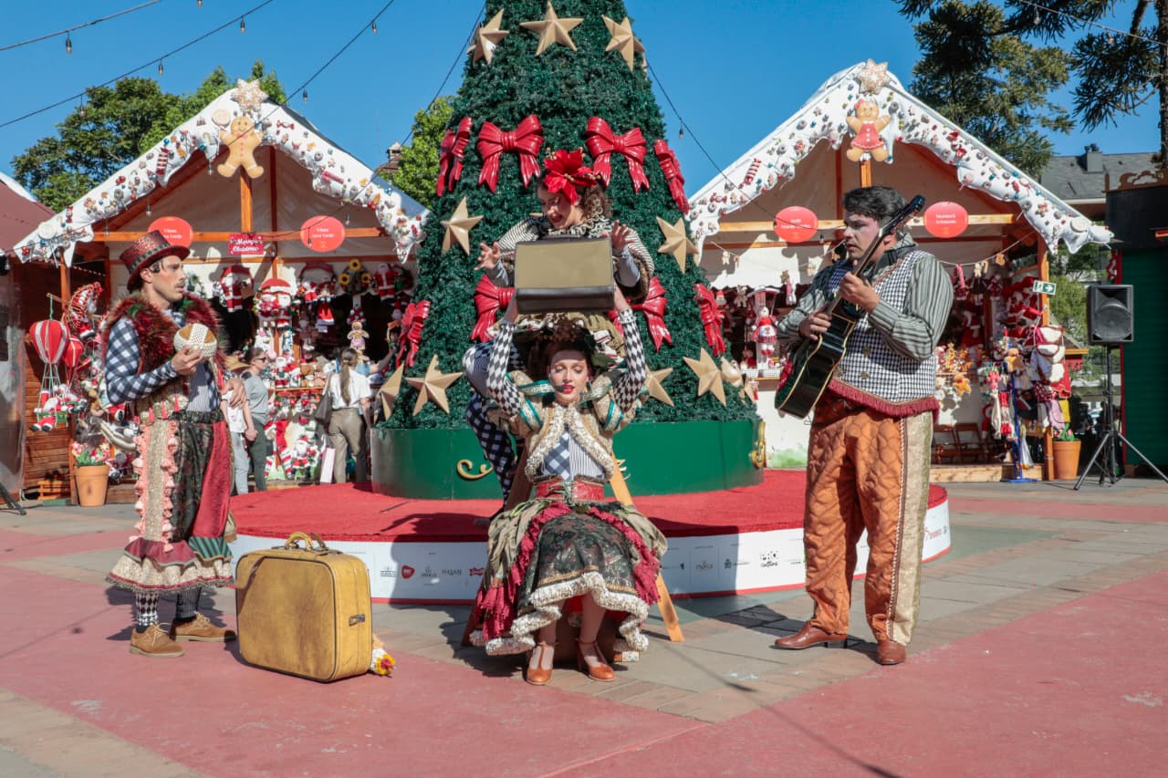 Vila de Natal reforça programação gratuita do 40° Natal Luz, com artistas locais