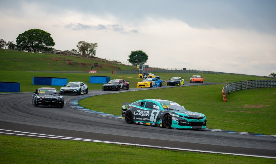 Felipinho Tozzo, o catarinense na briga pelo título da NASCAR, em Interlagos, no final de semana