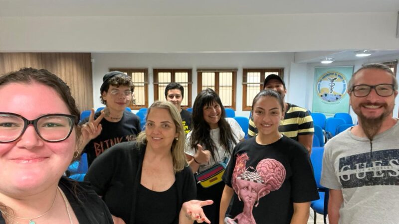 Like-se – curta a si mesmo: projeto une arte e psicologia no combate ao bullying e cyberbullying