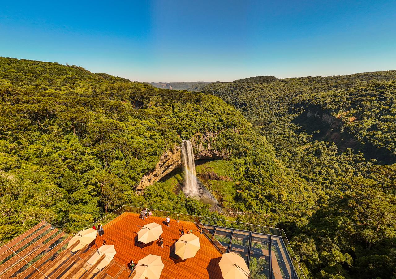 Carnaval no alto da Cascata: Sunset especial movimenta o Parque do Caracol