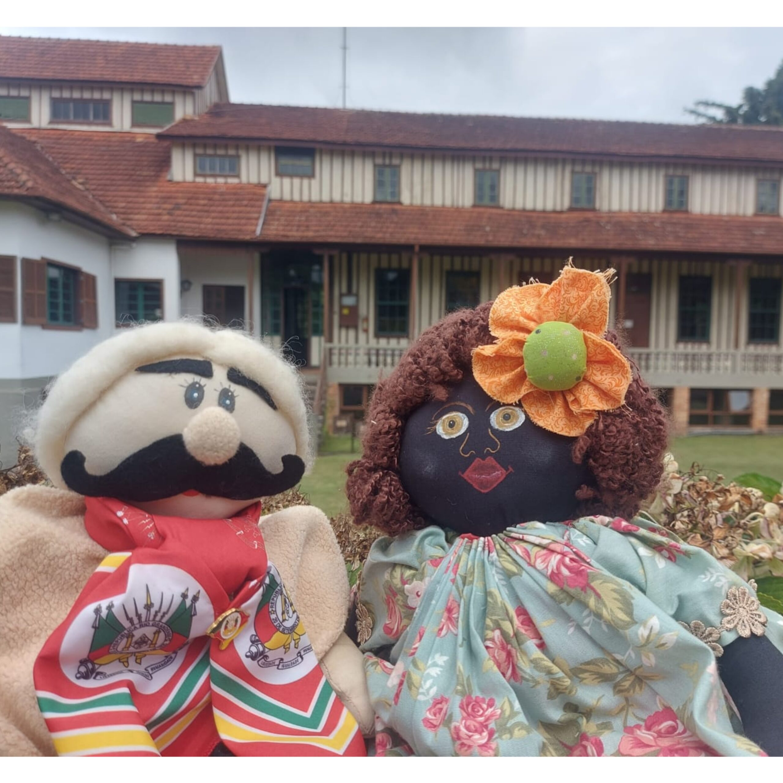 Teatro de bonecos leva a história de Canela para dentro das salas de aula