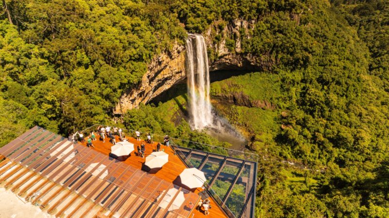 Novo restaurante chega ao Parque do Caracol e promete experiência gastronômica com vista para a Cascata