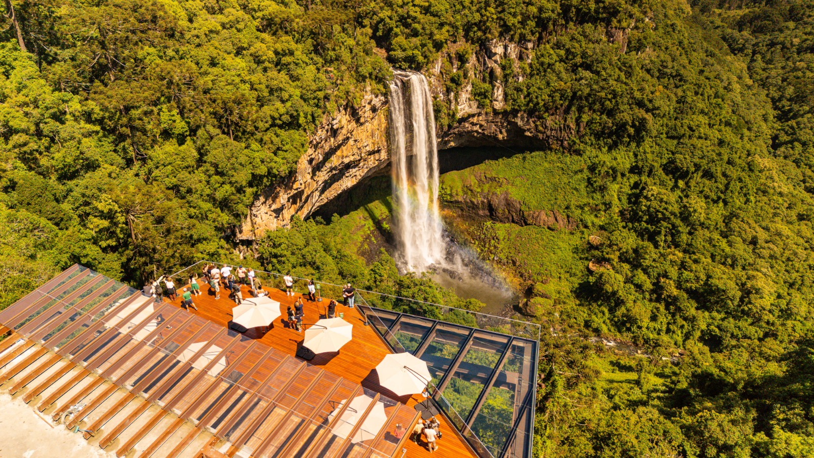 Novo restaurante chega ao Parque do Caracol e promete experiência gastronômica com vista para a Cascata