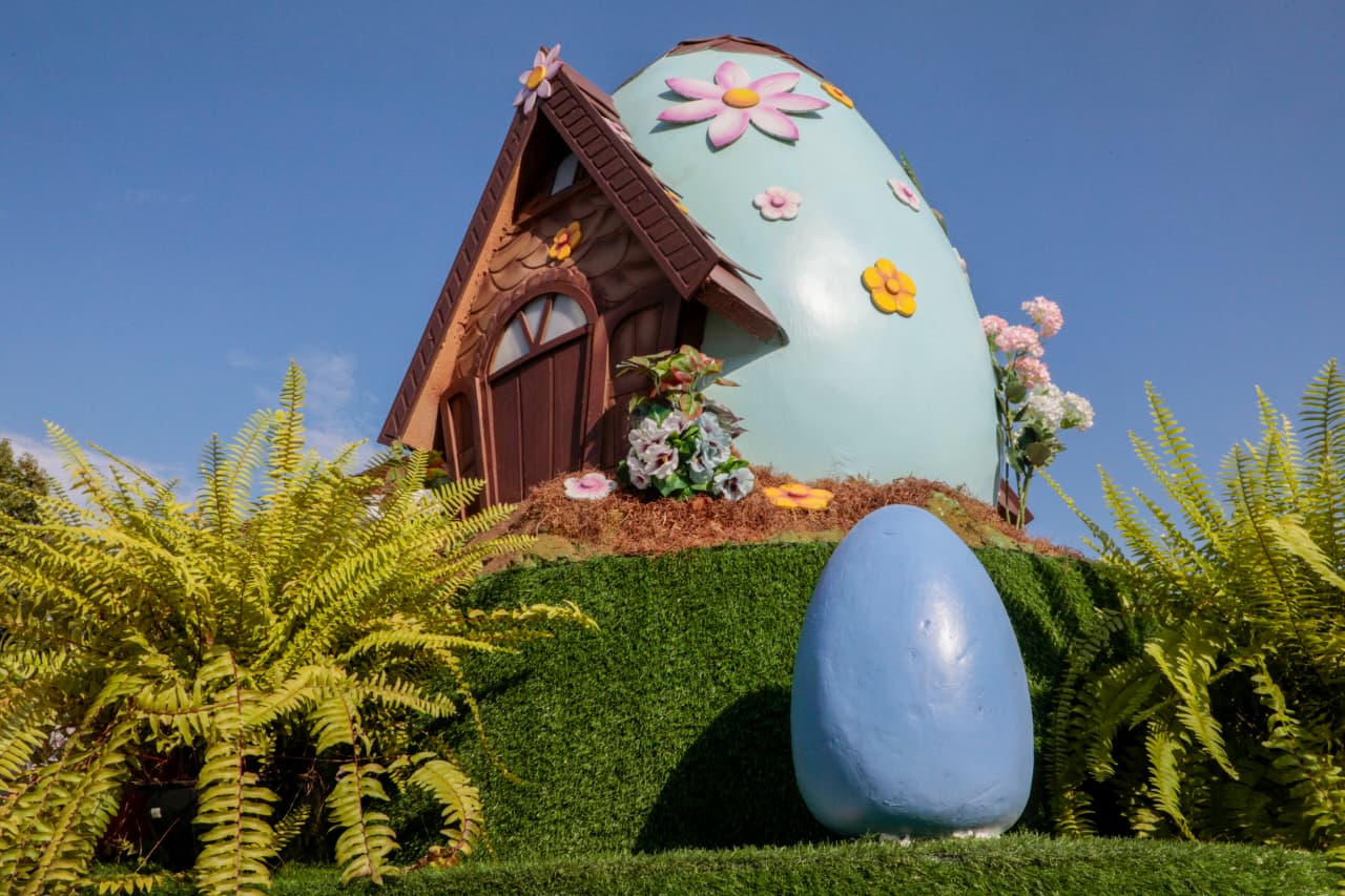 Gramado inicia decoração da ChocoPáscoa e cidade ganha clima da temporada mais doce